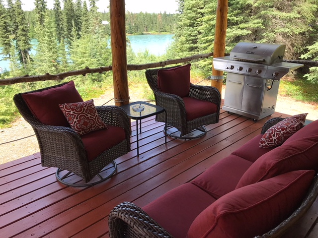 Eagles Retreat fishing cabin on the Kenai River of Alaska